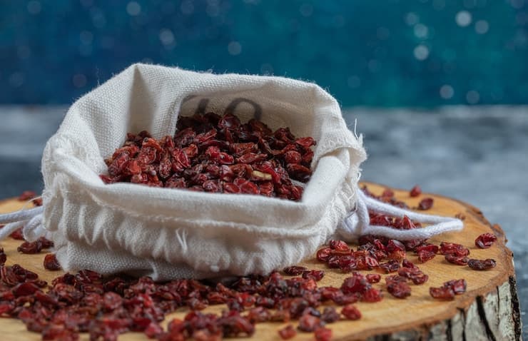 زرشک دانه اناری به زیبای یاقوت سرخ چشم نواز